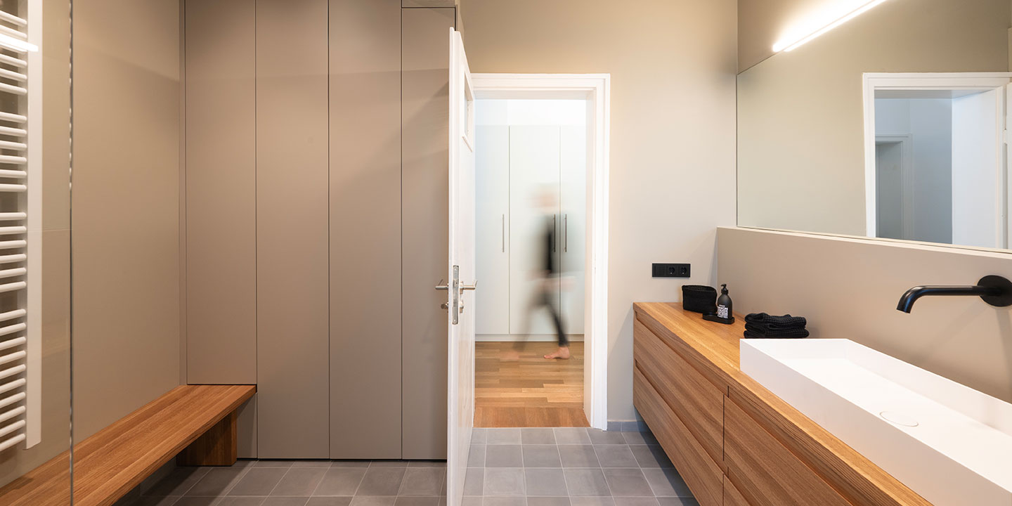 Kernsanierung Bad - Neugestaltung / Sanitär- und Elektroplanung / Innenausbau